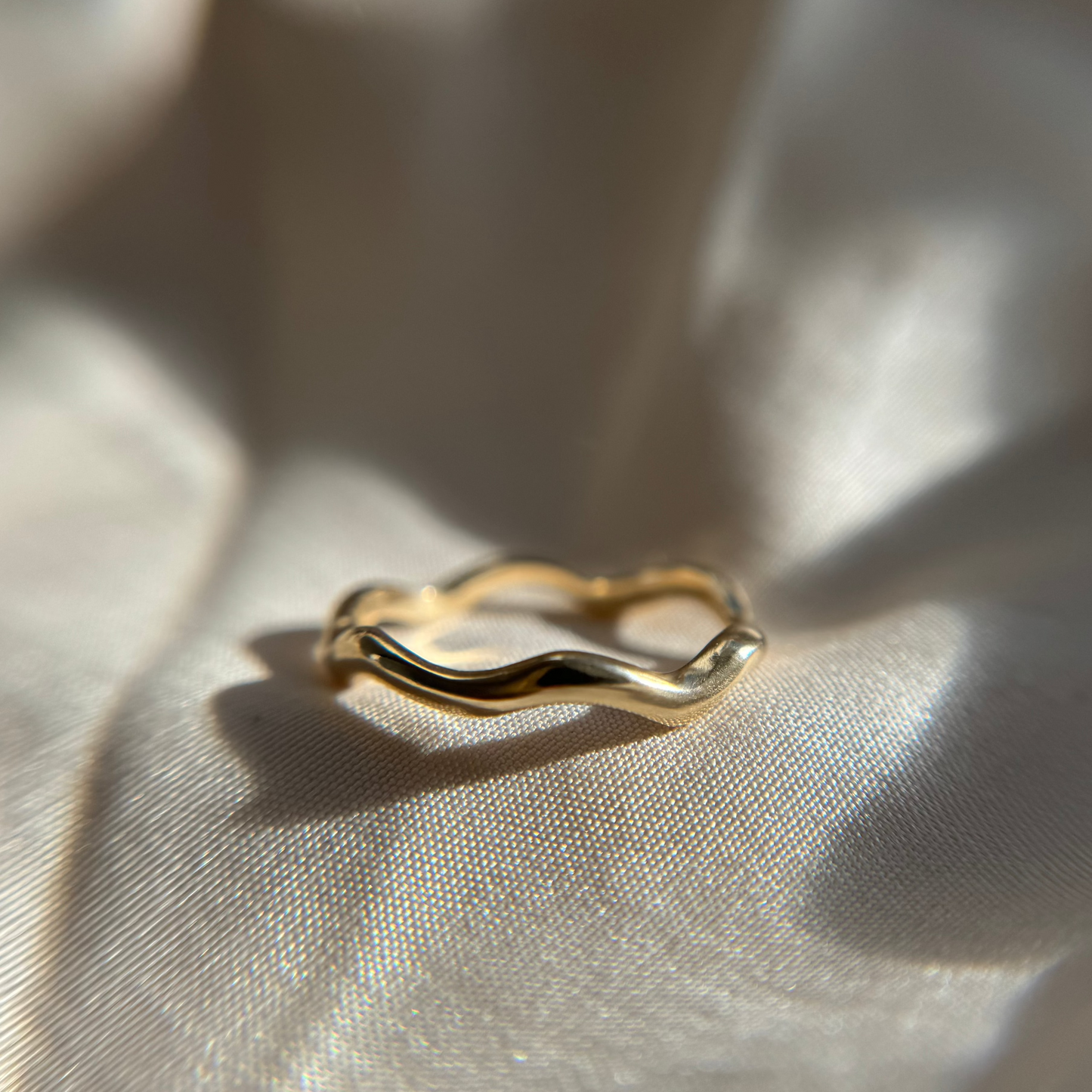 Gold Wavy Ring Size 6.5