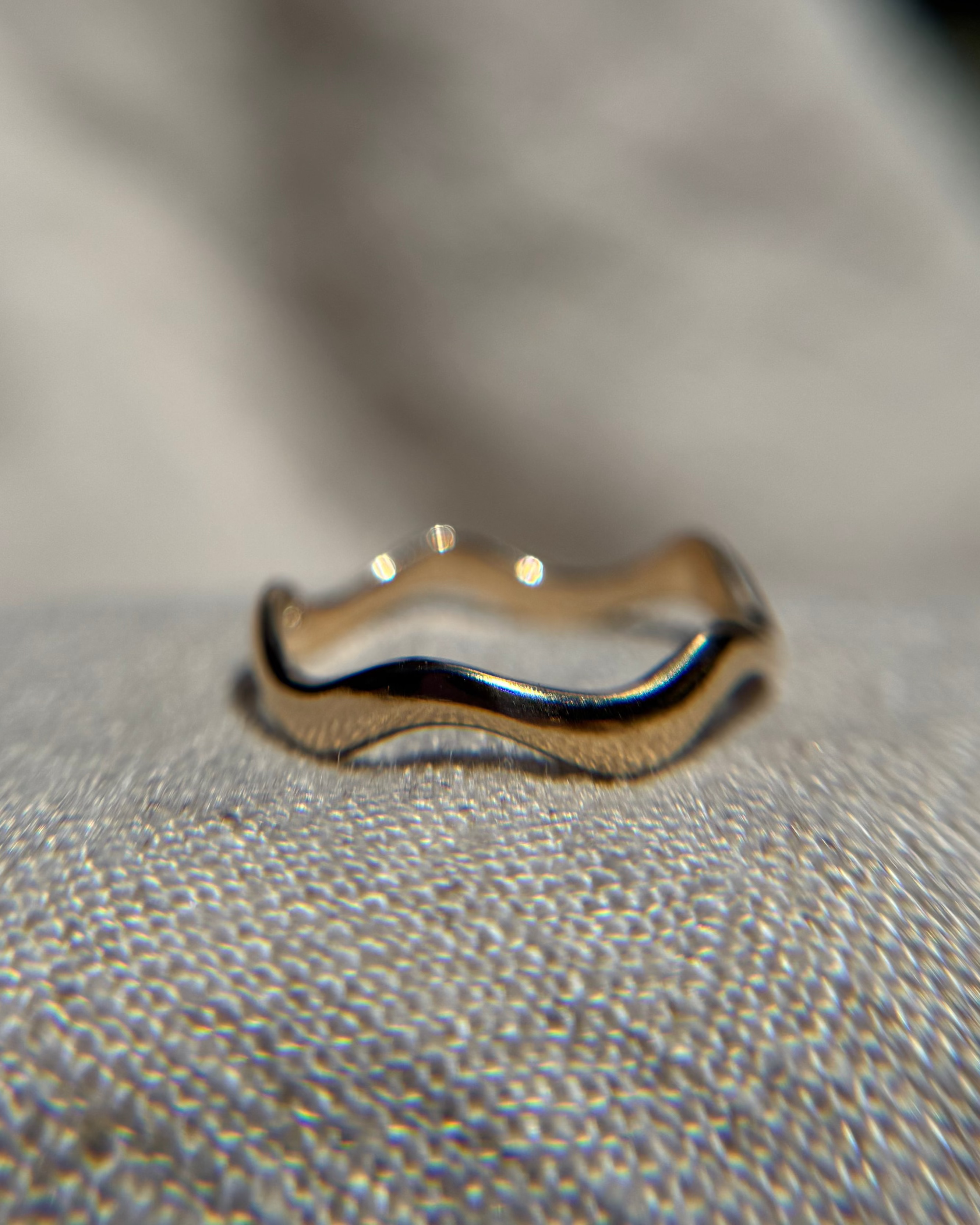 Gold Wavy Ring Size 8.5