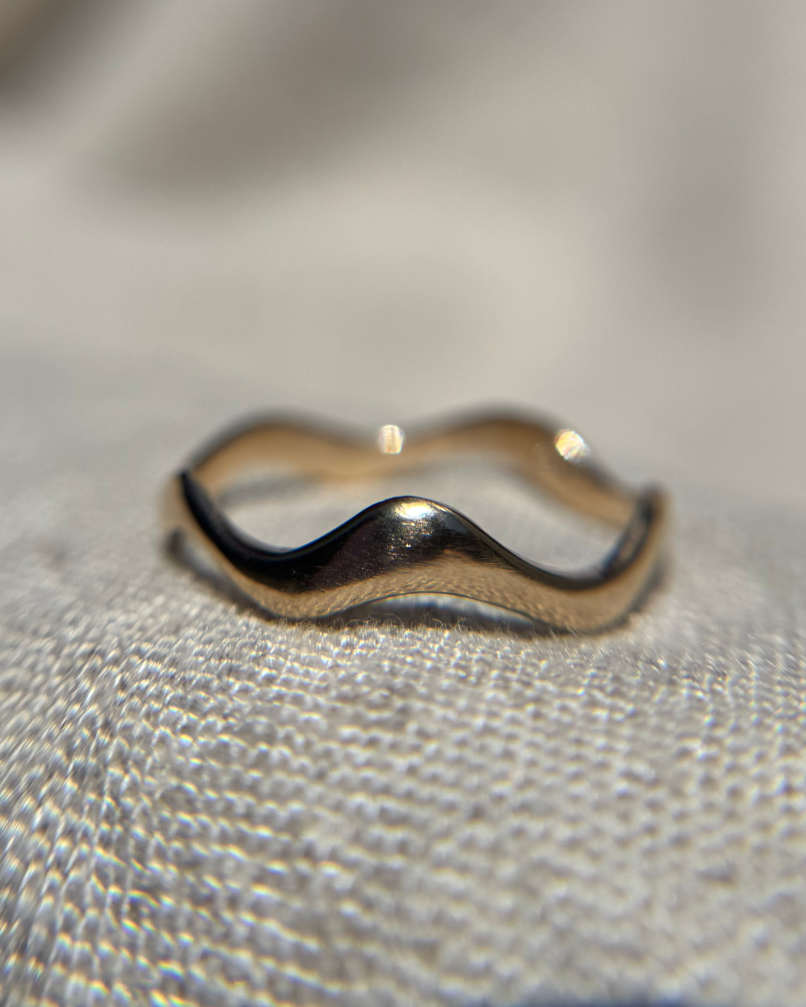 Gold Wavy Ring Size 8.5